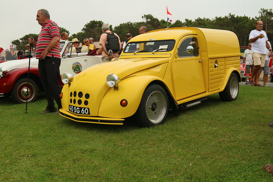 Citroën 2CV comercial amarelo 
