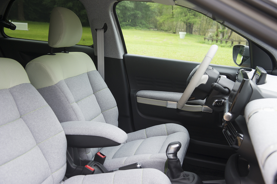 Interior do Citroën C4 Cactus com Citroën Advanced Confort