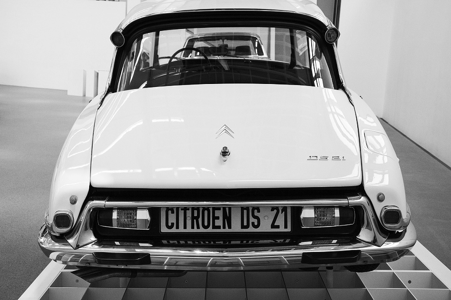 Traseira do Citroën DS 21 branco