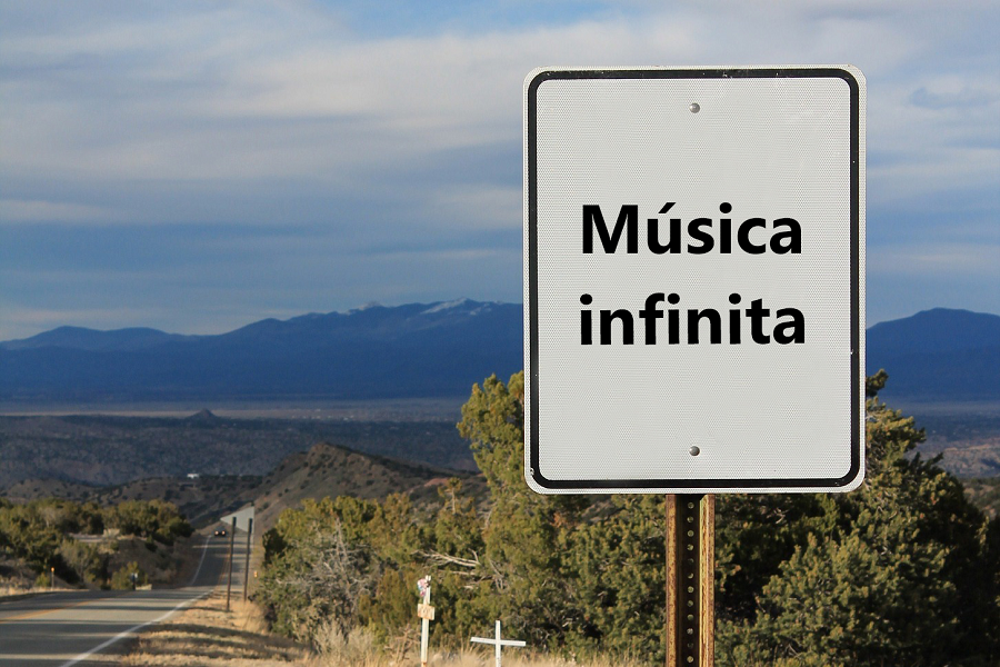 Placa de trânsito onde se lê "Música Infinita"