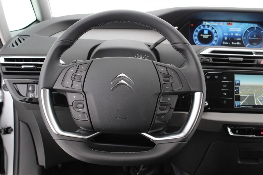 Interior de um carro usado Citroën