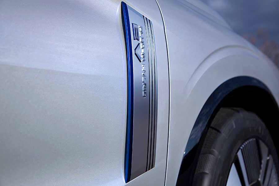 Tecnologia Plug-in hibrida Mitsubishi Engelberg Tourer