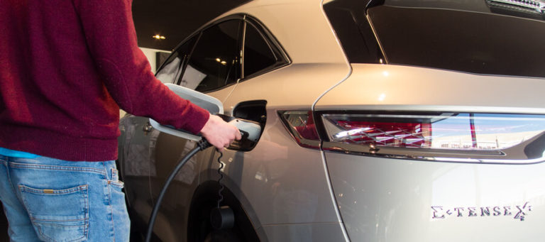 Diferença entre carros elétricos, híbridos e híbridos plug-in