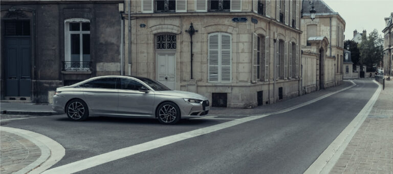 DS 9 apresenta novas motorizações híbridas plug-in E-TENSE 250 e 360