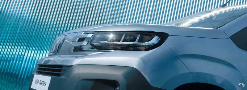 Assinatura luminosa do Novo Peugeot Partner 2024