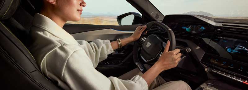Habitáculo do Novo Peugeot e-408