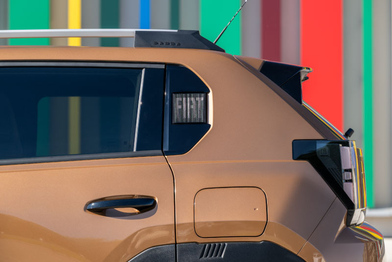 Pormenor lateral do Novo Fiat Grande Panda Híbrido 2025