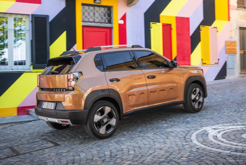Sihueta do Novo Fiat Grande Panda Híbrido 2025