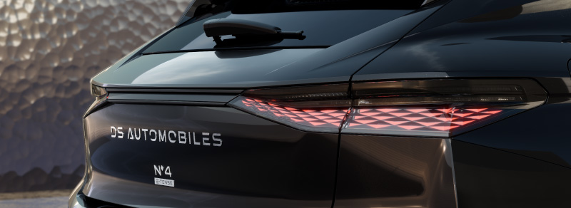Luzes LED do Novo DS Nº4 Híbrido 2025