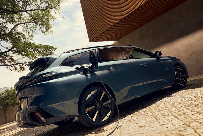 Silhueta do Novo Peugeot 308 SW Plug-in Hybrid 2025