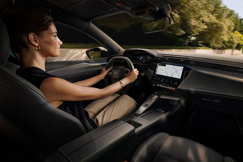 Habitáculo do Novo Peugeot e-308 2025