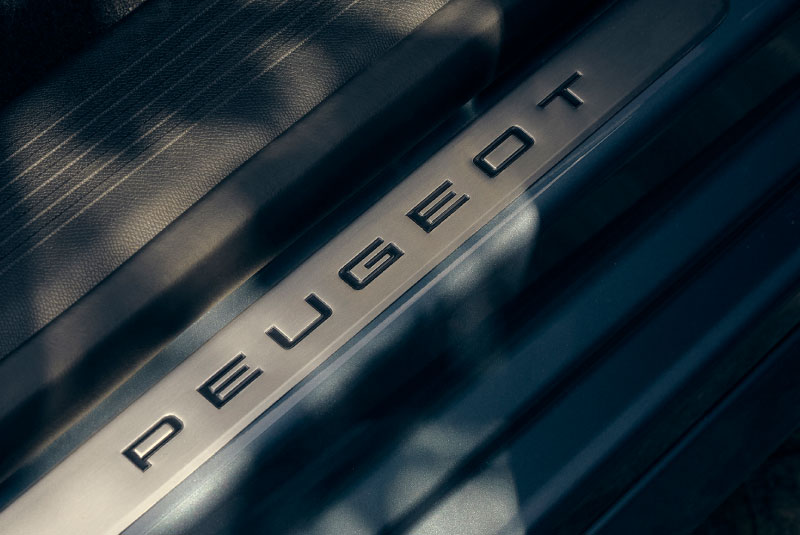 Pormenor da porta do Novo Peugeot e-308 SW 2025