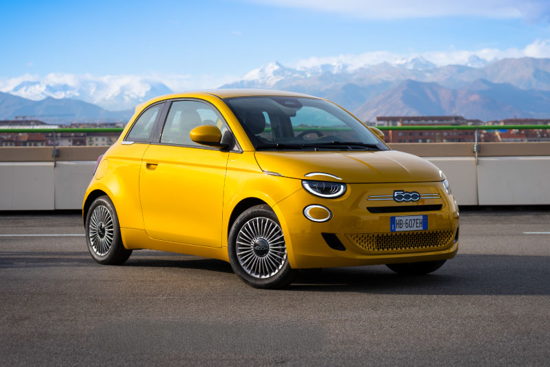 Novo Fiat 500 Híbrido Amarelo 2025