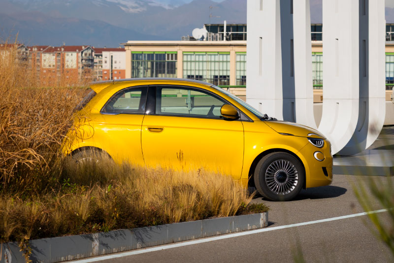 Silhueta do Novo Fiat 500 Híbrido 2025