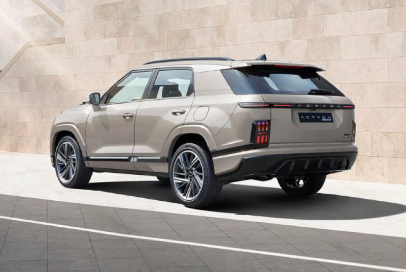 Novo KGM Actyon HEV 2026 em estrada